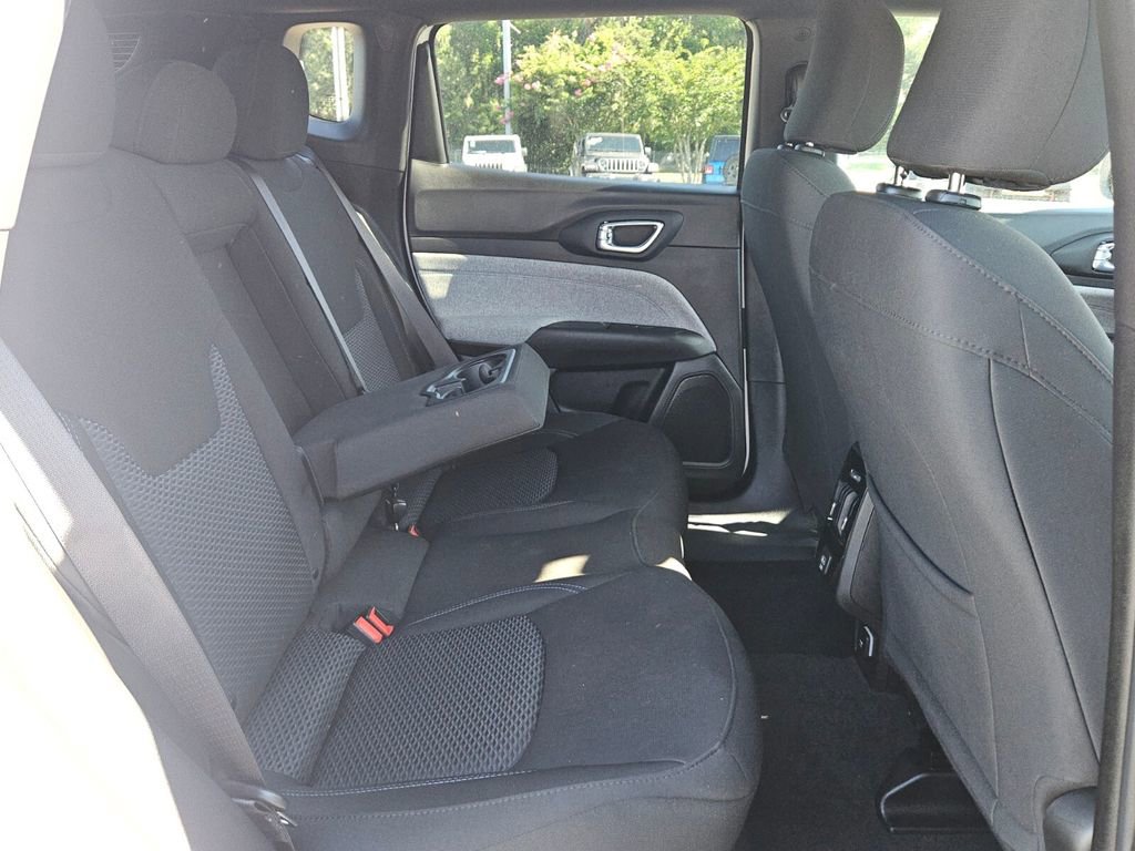 Used 2025 Jeep Compass Sport AWD/4WD image 14