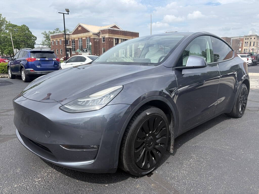 Used 2022 Tesla Model Y Long Range AWD/4WD image 2