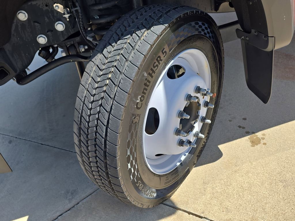 Used 2024 Ford F550 2WD Regular Cab Super Duty image 33