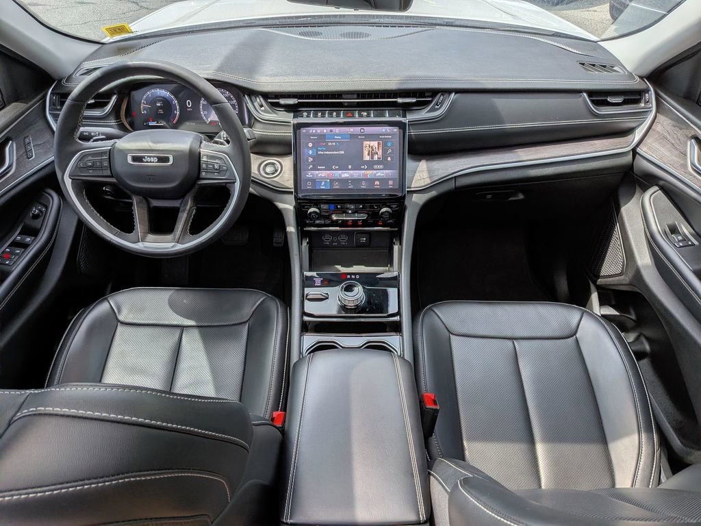 Used 2023 Jeep Grand Cherokee Limited w/ Luxury Tech Group II AWD/4WD image 23