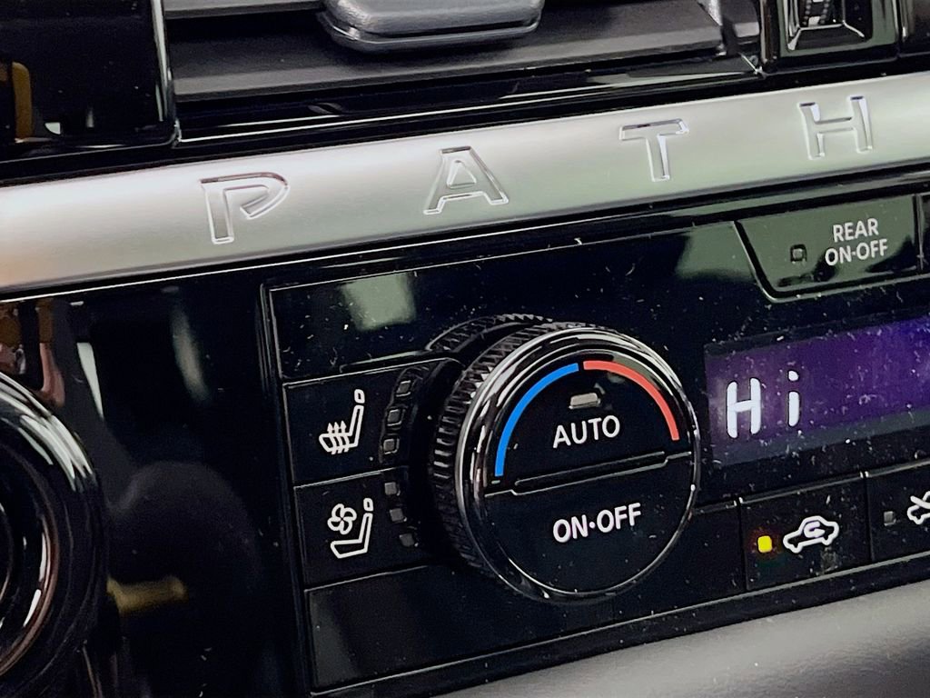 New 2026 Nissan Pathfinder Platinum image 17