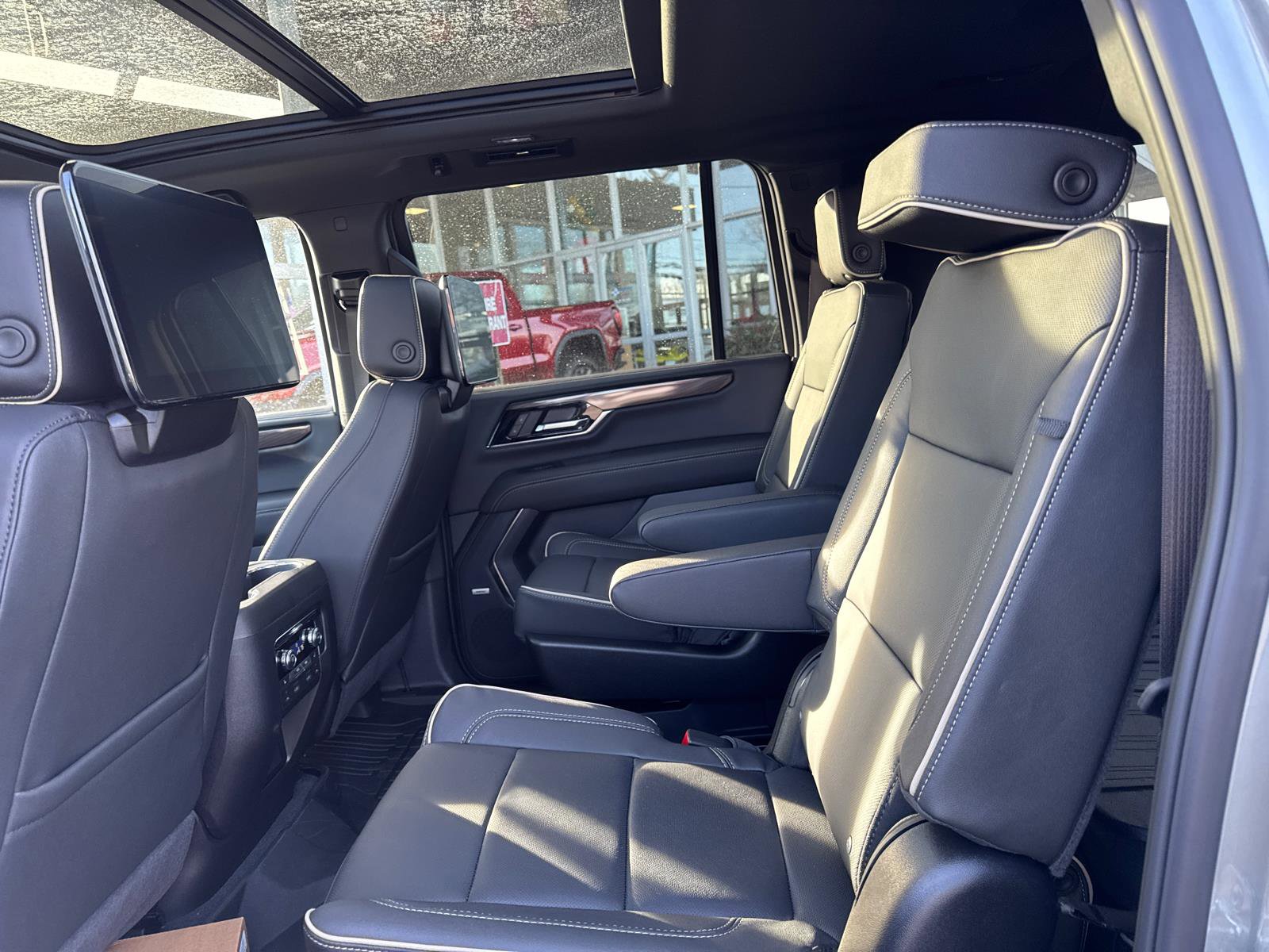 New 2026 GMC Yukon XL Elevation w/ Elevation Premium Package image 32