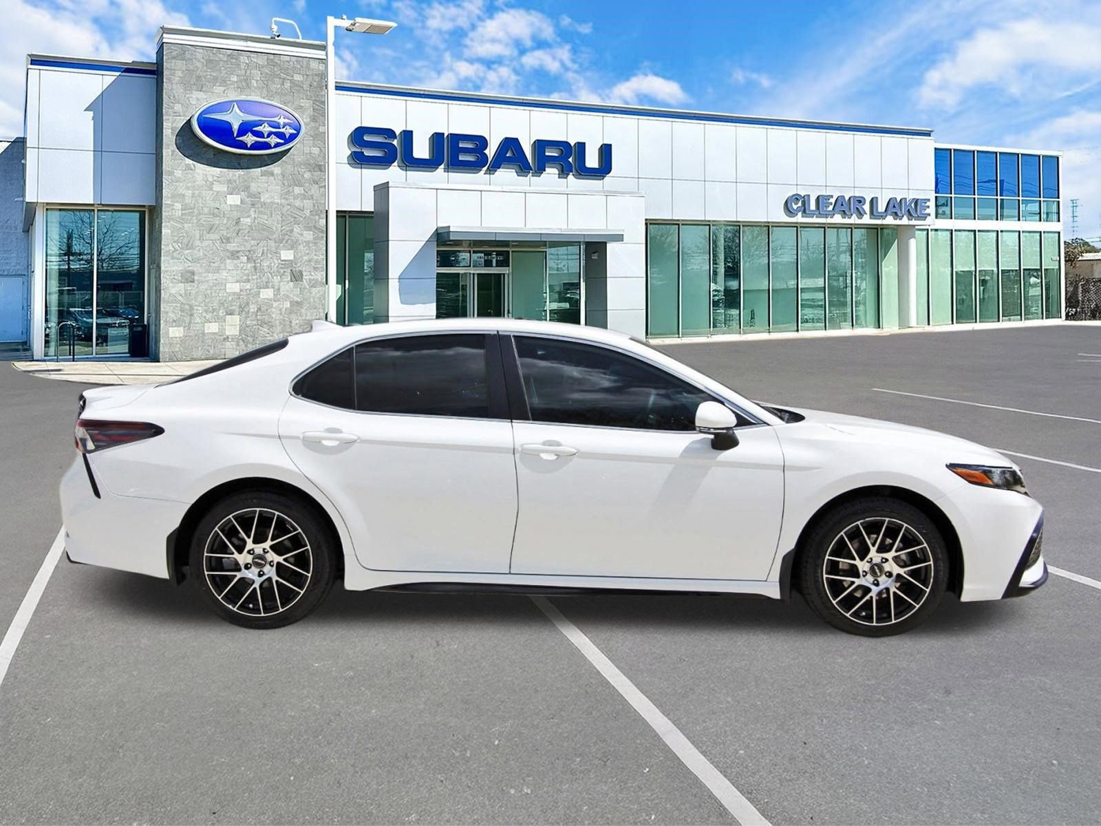 Used 2023 Toyota Camry SE w/ Convenience Package image 7