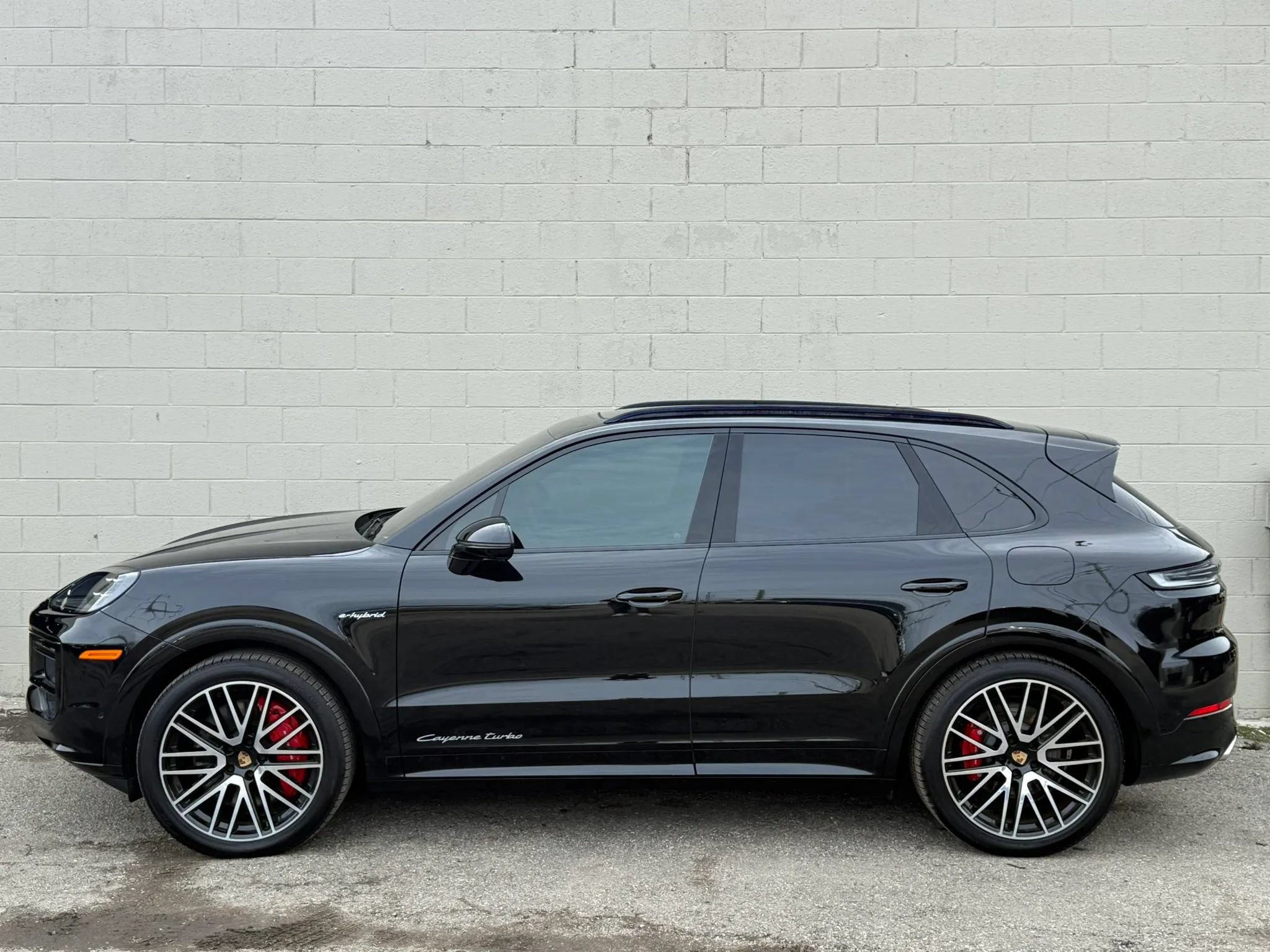 Used 2024 Porsche Cayenne Turbo AWD/4WD image 8