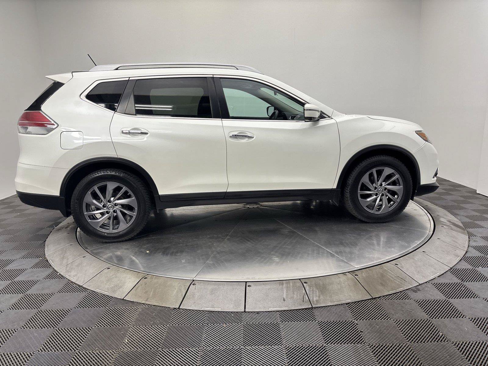 Used 2016 Nissan Rogue SL w/ SL Premium Package FWD image 17