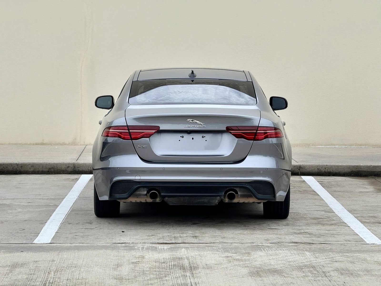 Used 2020 Jaguar XE S RWD image 6