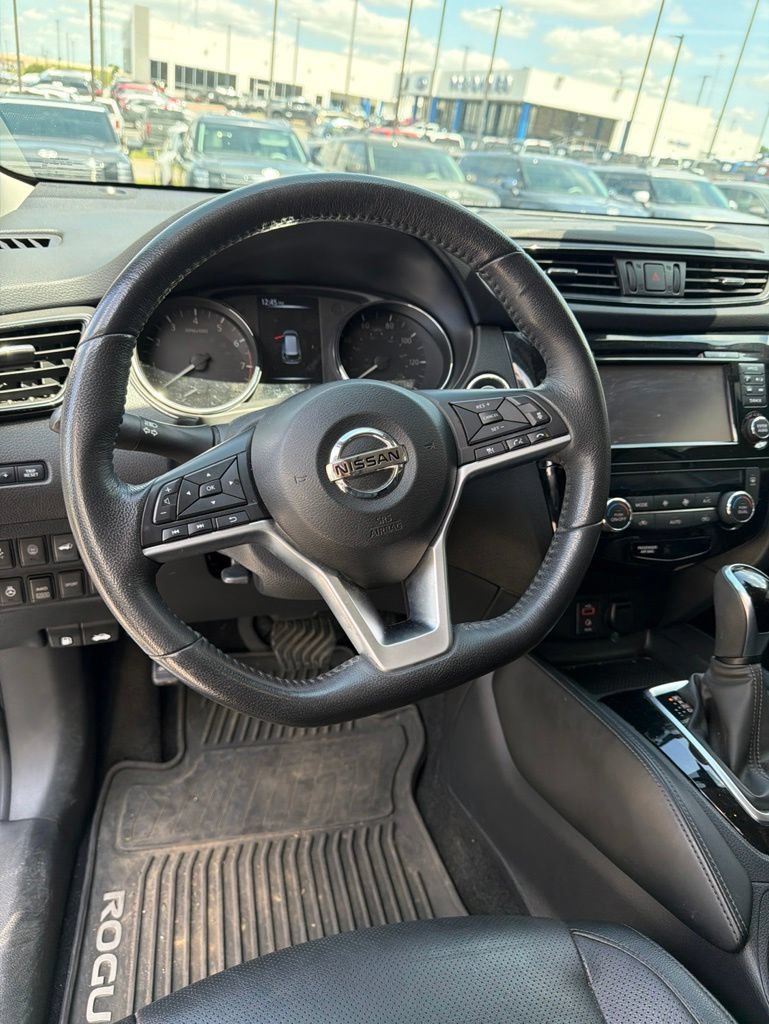 Used 2017 Nissan Rogue SL w/ SL Premium Package AWD/4WD image 10