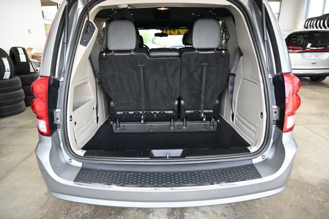 Used 2017 Dodge Grand Caravan SXT FWD image 29