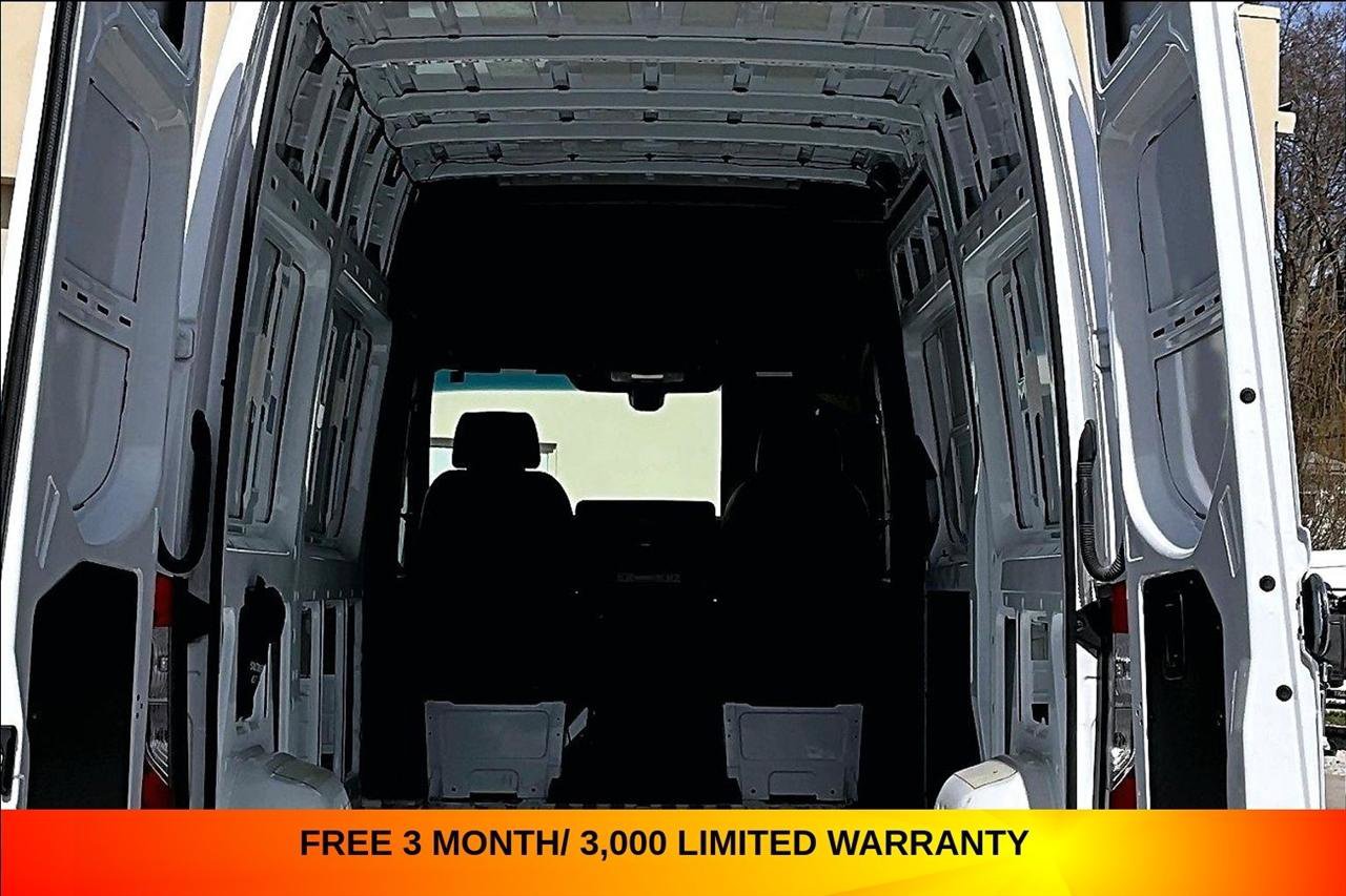 Used 2024 Mercedes-Benz Sprinter 2500 w/ Acoustic Package image 30