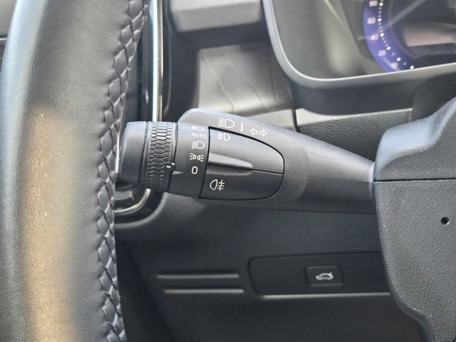 Certified 2023 Volvo C40 P8 Recharge Ultimate w/ Protection Package Premier image 24