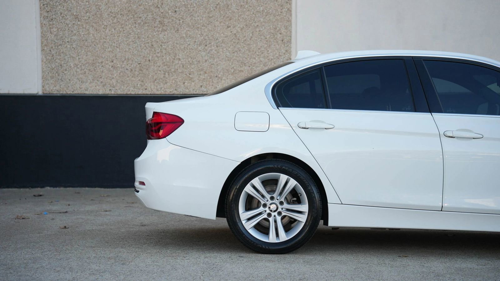 Used 2018 BMW 330i xDrive Sedan w/ Convenience Package image 7