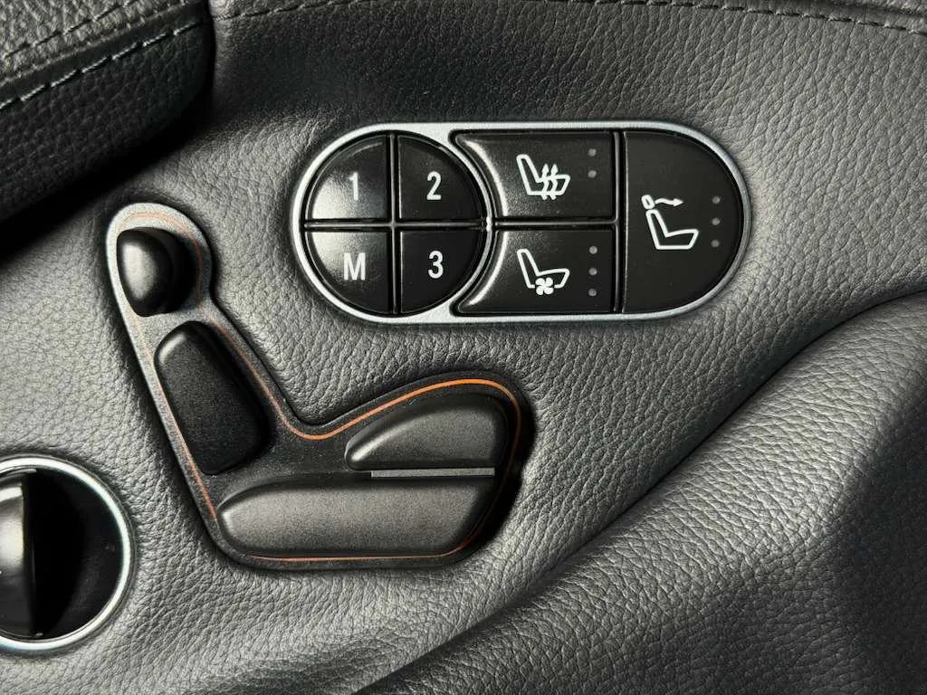 Used 2011 Mercedes-Benz SL 550 w/ Premium I Pkg image 18