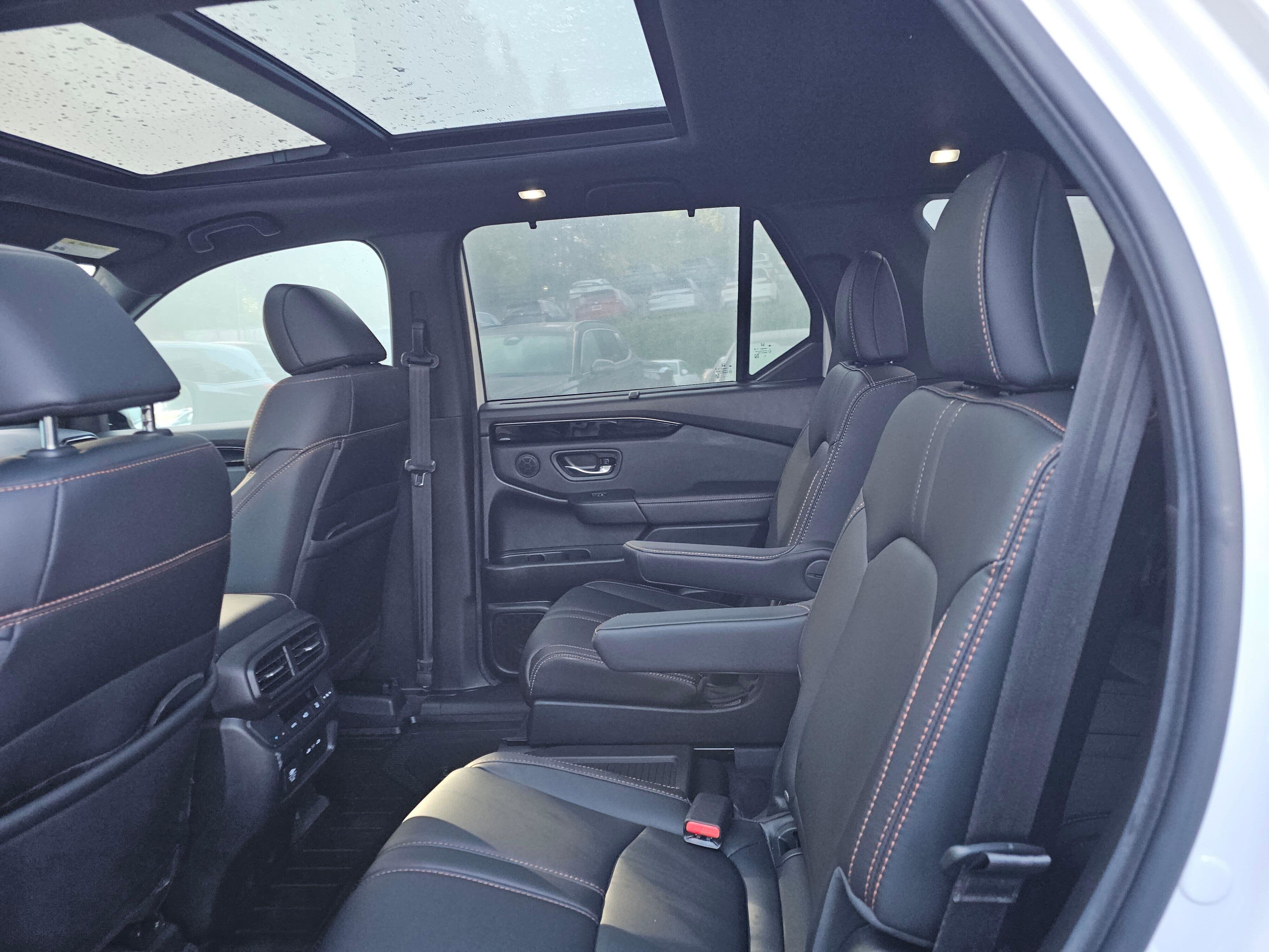 Used 2025 Honda Pilot TrailSport image 18