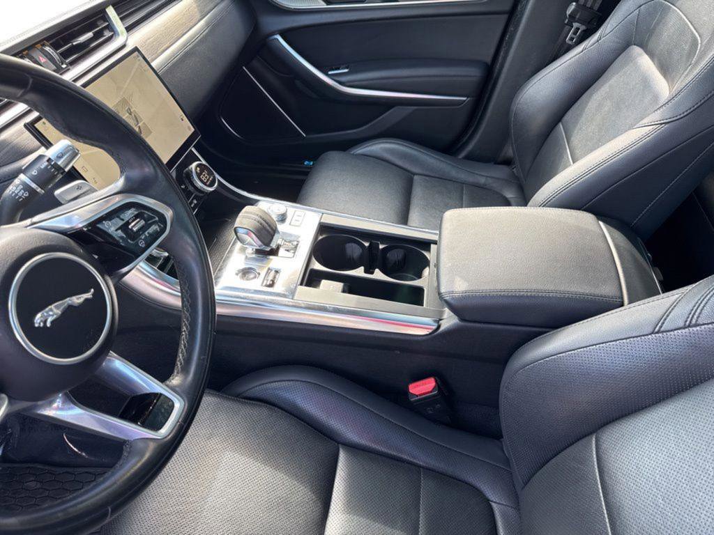 Used 2022 Jaguar XF SE image 20