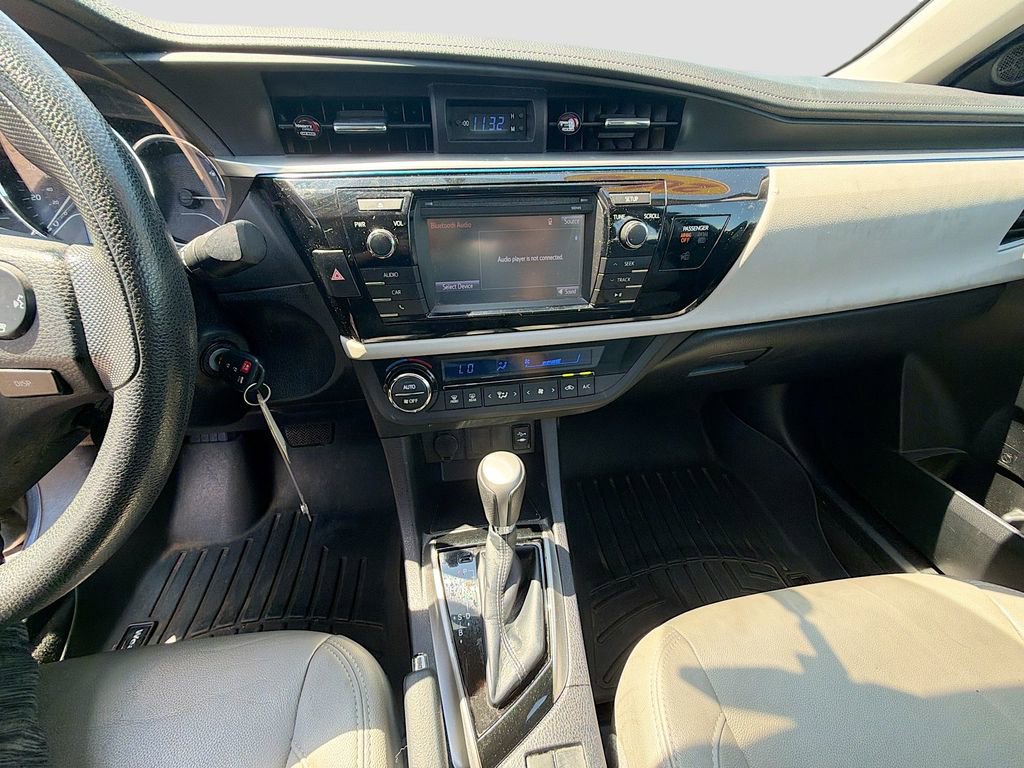 Used 2015 Toyota Corolla LE FWD image 25