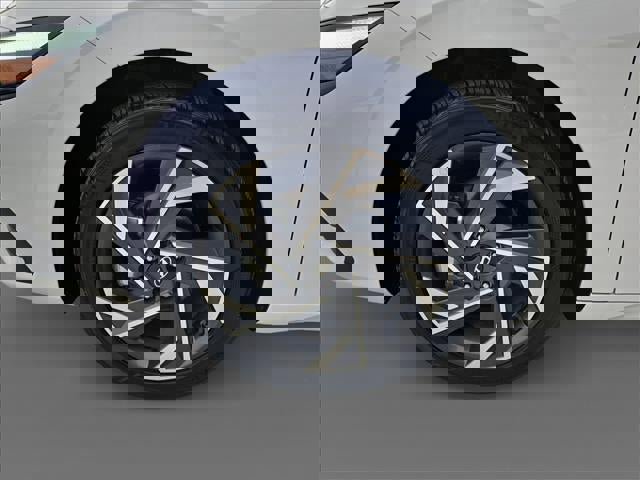 Certified 2025 Hyundai Elantra Sport image 9