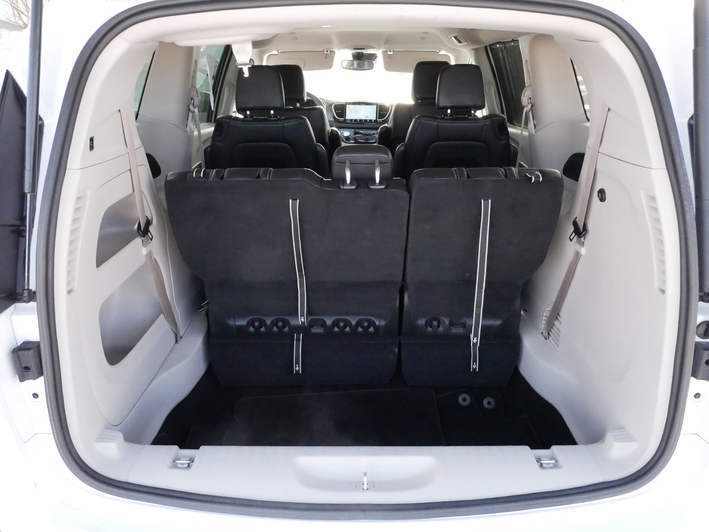 Used 2024 Chrysler Pacifica Touring-L image 18