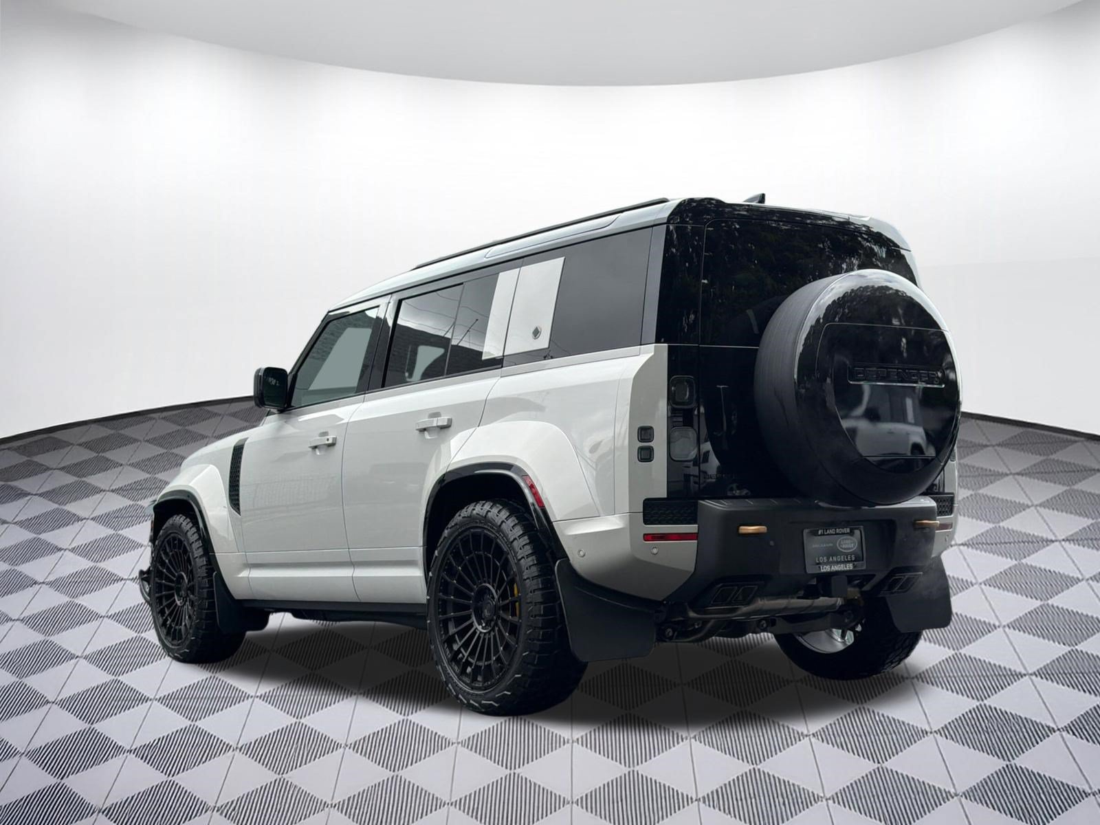 New 2026 Land Rover Defender 110 OCTA AWD/4WD image 3