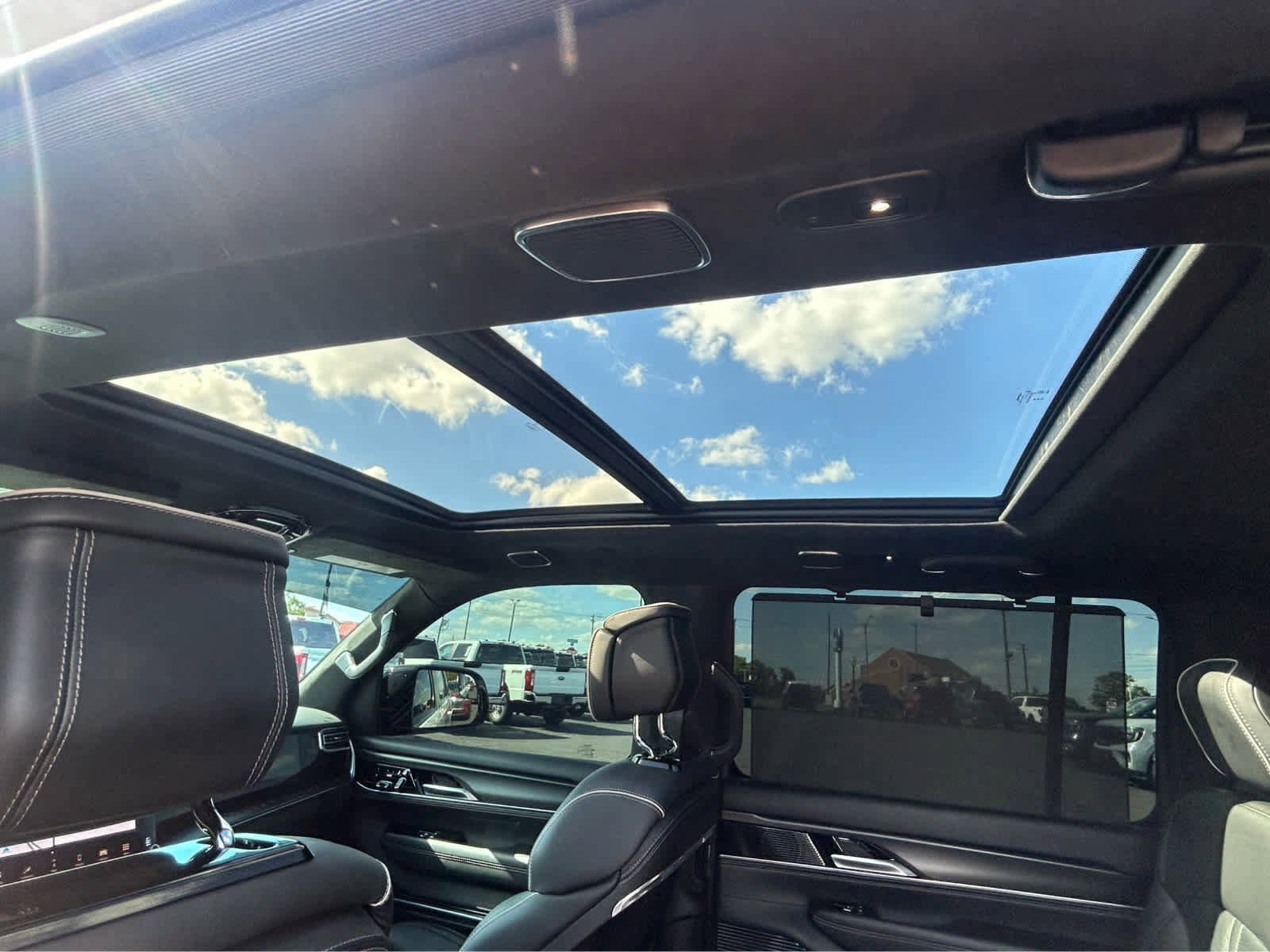Used 2025 Jeep Grand Wagoneer Series II Obsidian w/ Quick Order Packagew 28T AWD/4WD image 15