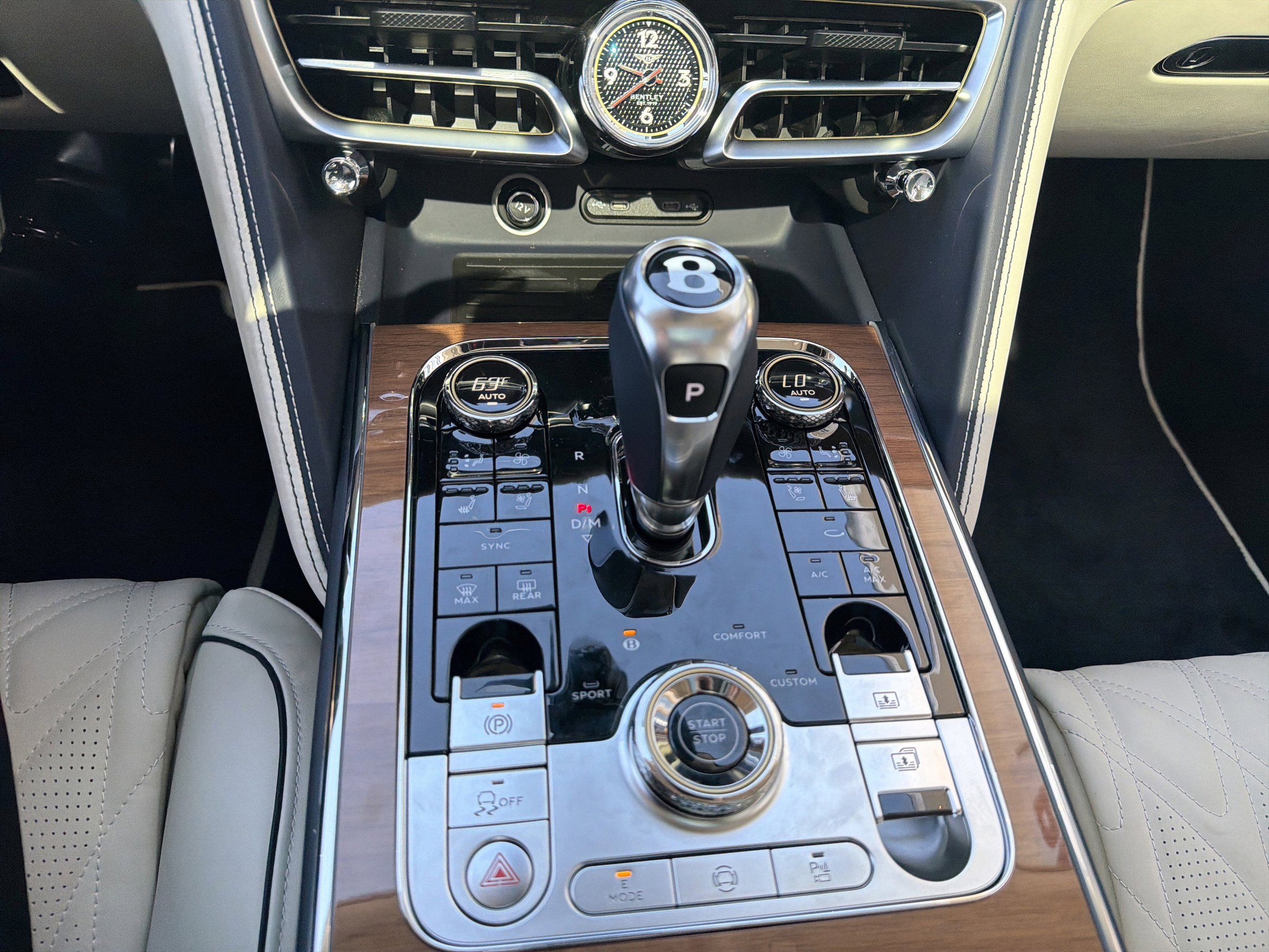 New 2026 Bentley Flying Spur Plug-In Hybrid AWD/4WD image 17