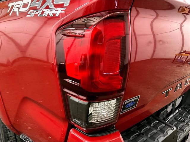 Used 2019 Toyota Tacoma TRD Sport AWD/4WD image 28