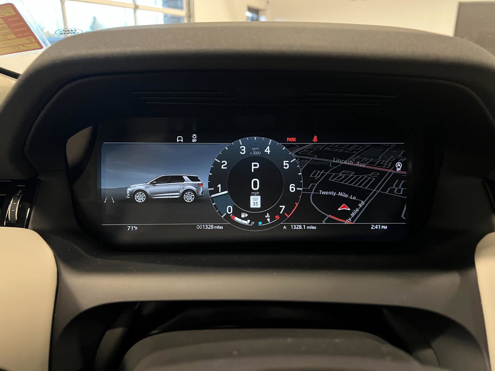 Used 2025 Land Rover Discovery Sport S image 12