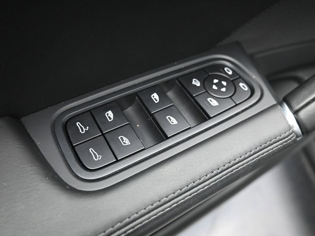 Used 2022 Porsche Cayenne GTS image 24