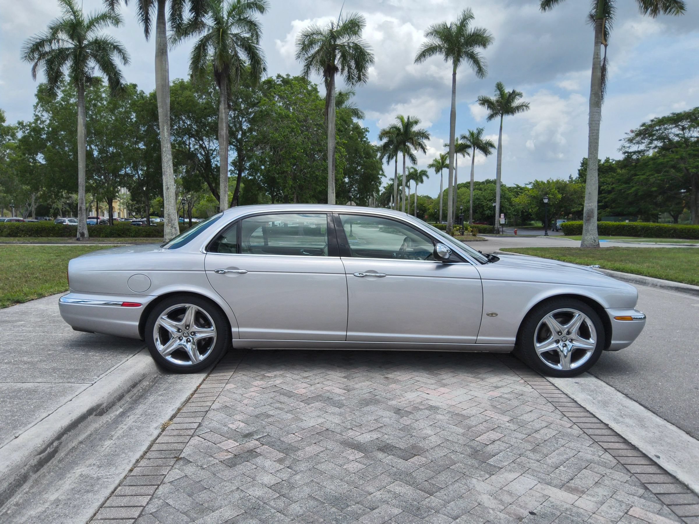 Used 2006 Jaguar XJ Vanden Plas RWD image 8