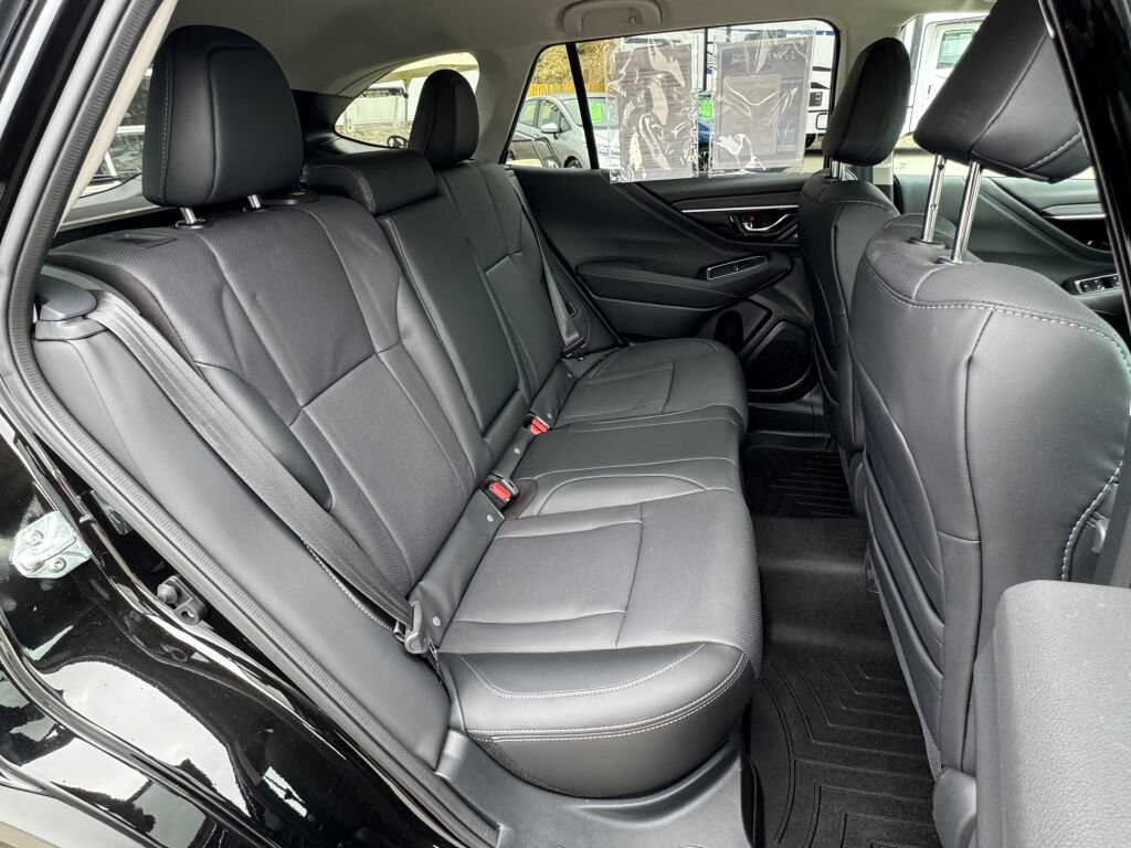 Used 2025 Subaru Outback Limited AWD/4WD image 20