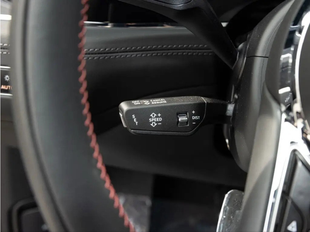 Used 2025 Bentley Bentayga V8 image 43