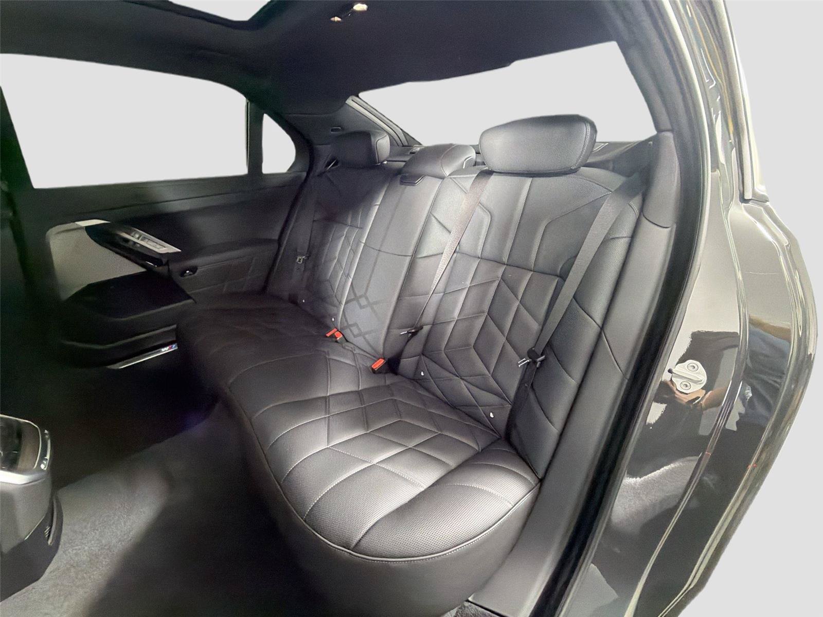 New 2026 BMW 750e xDrive AWD/4WD image 47