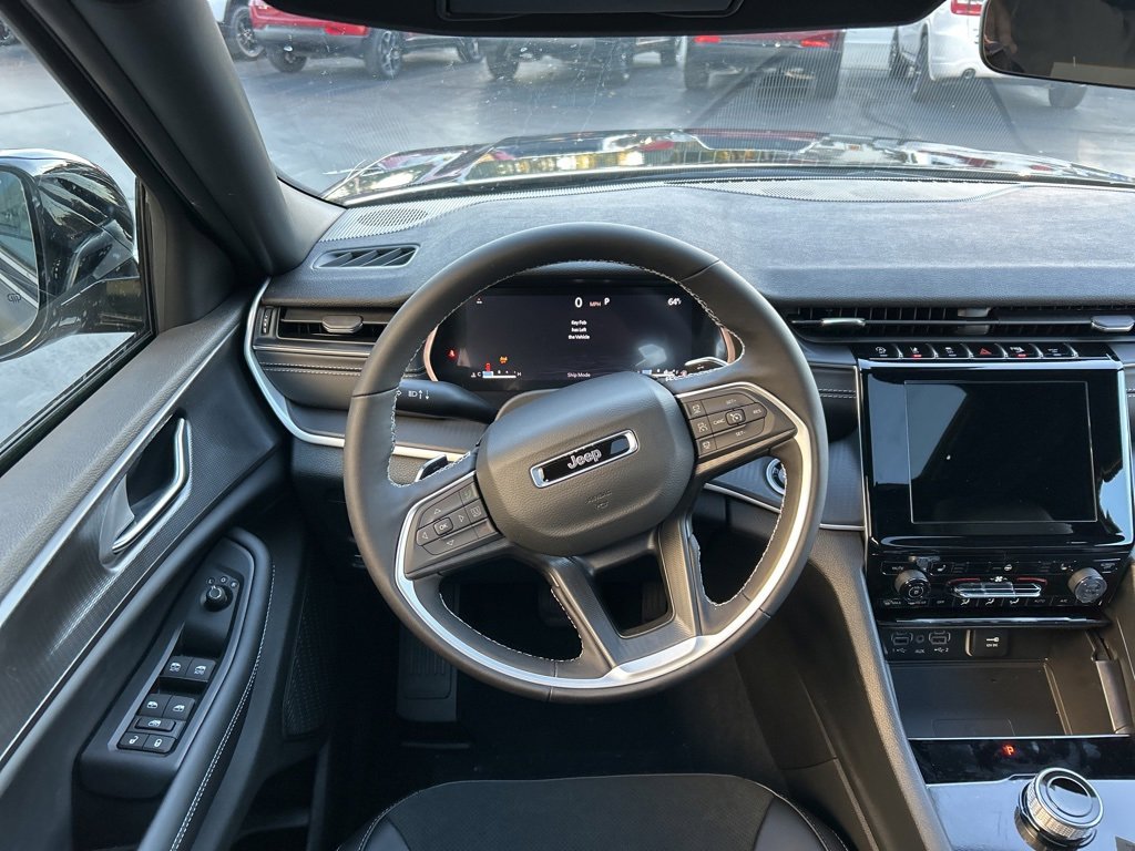 New 2025 Jeep Grand Cherokee Altitude image 16