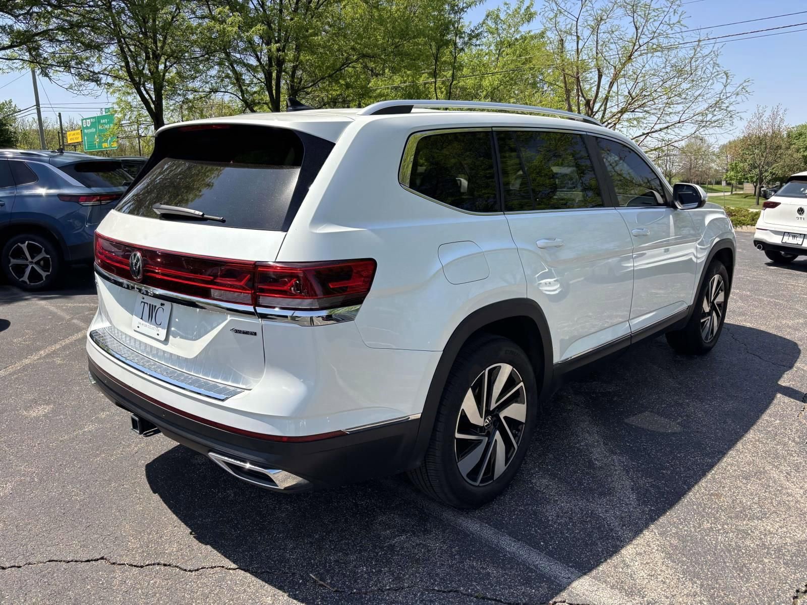 Used 2024 Volkswagen Atlas SEL AWD/4WD image 5