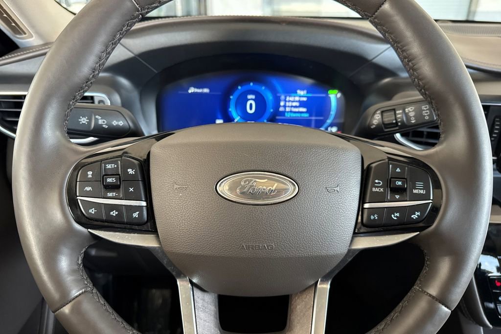 Used 2022 Ford Explorer Platinum w/ Class IV Trailer Tow Package image 29