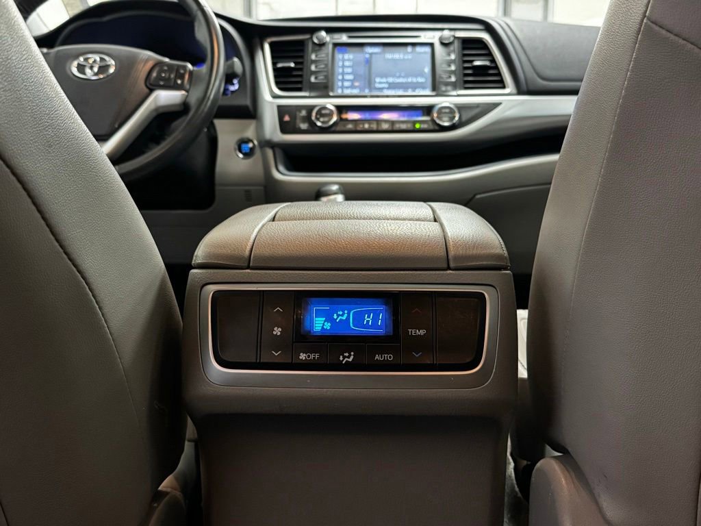 Used 2016 Toyota Highlander XLE FWD image 9