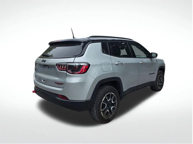 Used 2024 Jeep Compass Trailhawk image 9