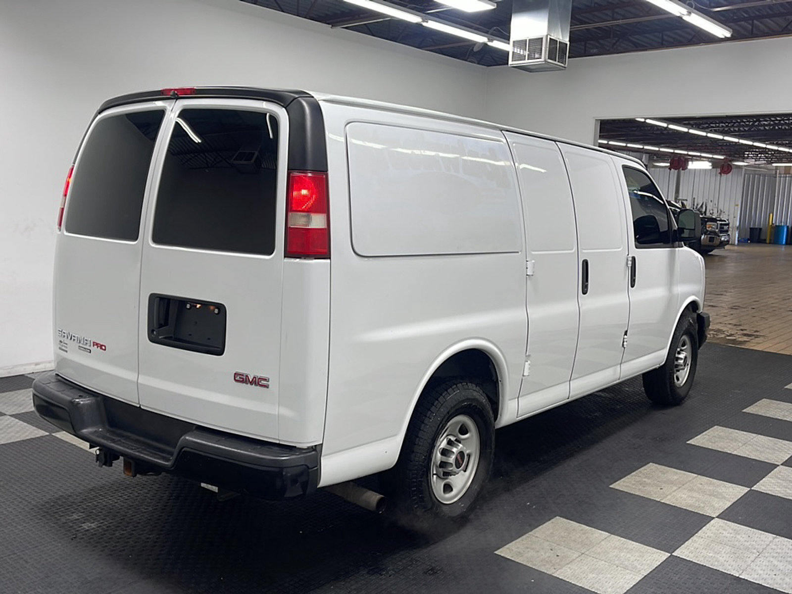 Used 2016 GMC Savana 2500 RWD image 14