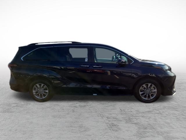 Certified 2026 Toyota Sienna XLE FWD image 4