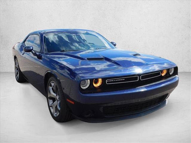 Used 2016 Dodge Challenger SXT w/ Driver Convenience Group RWD image 5