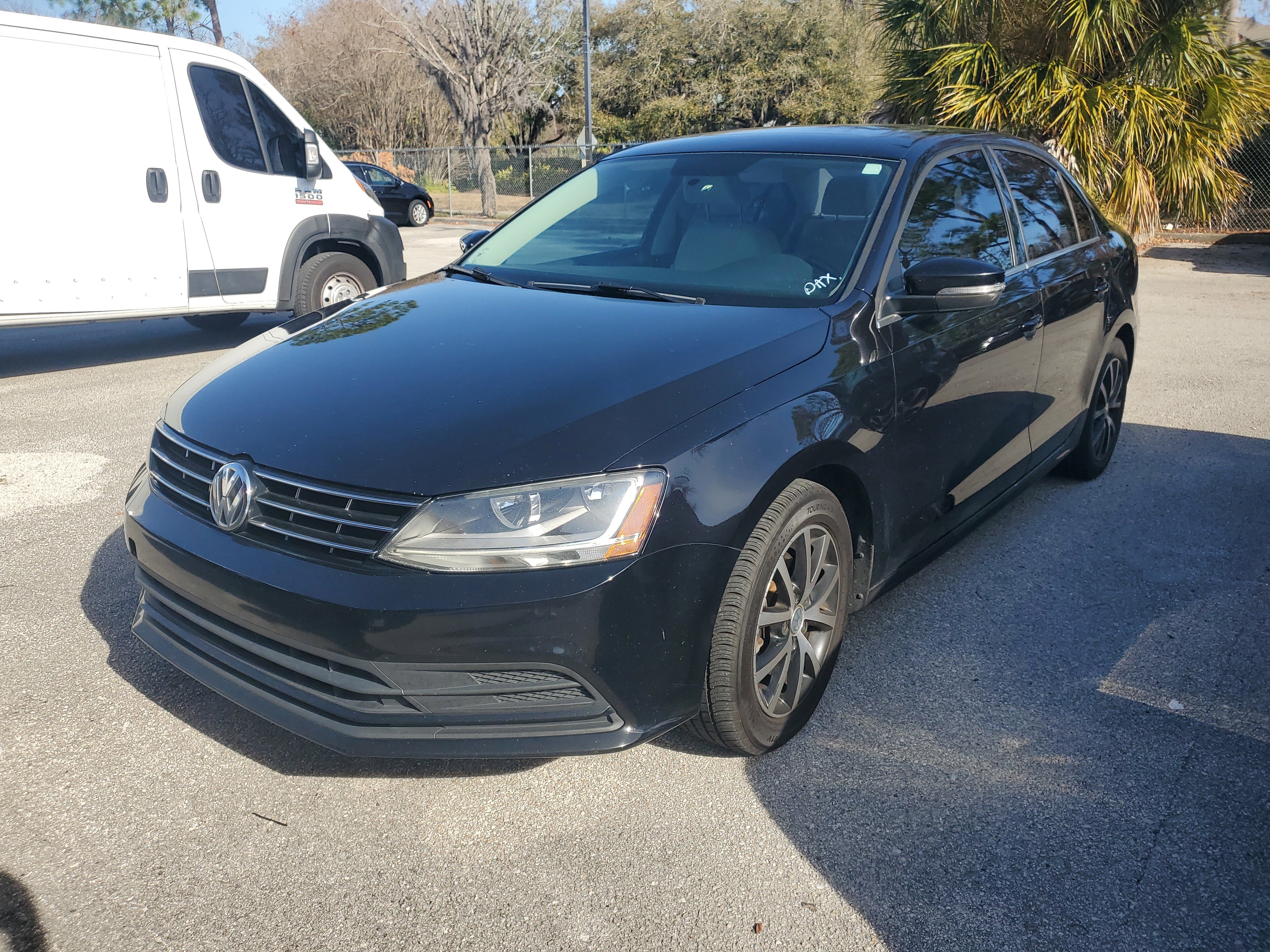 Used 2018 Volkswagen Jetta SE image 2