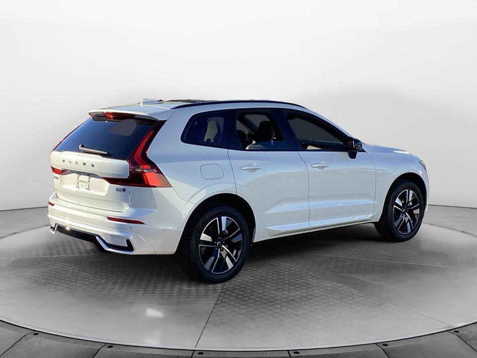 New 2027 Volvo XC60 B5 Plus AWD/4WD image 7