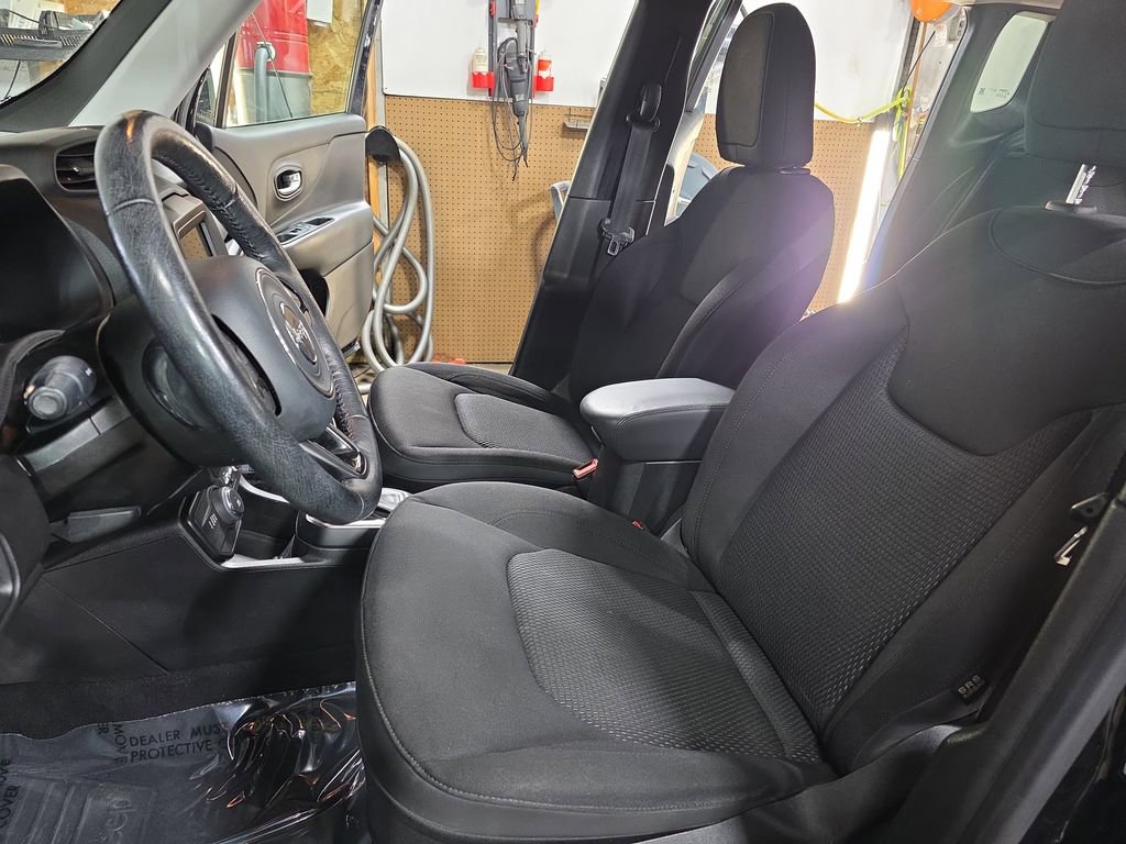 Used 2018 Jeep Renegade Altitude image 14