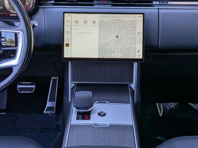 Certified 2025 Land Rover Range Rover SE image 12