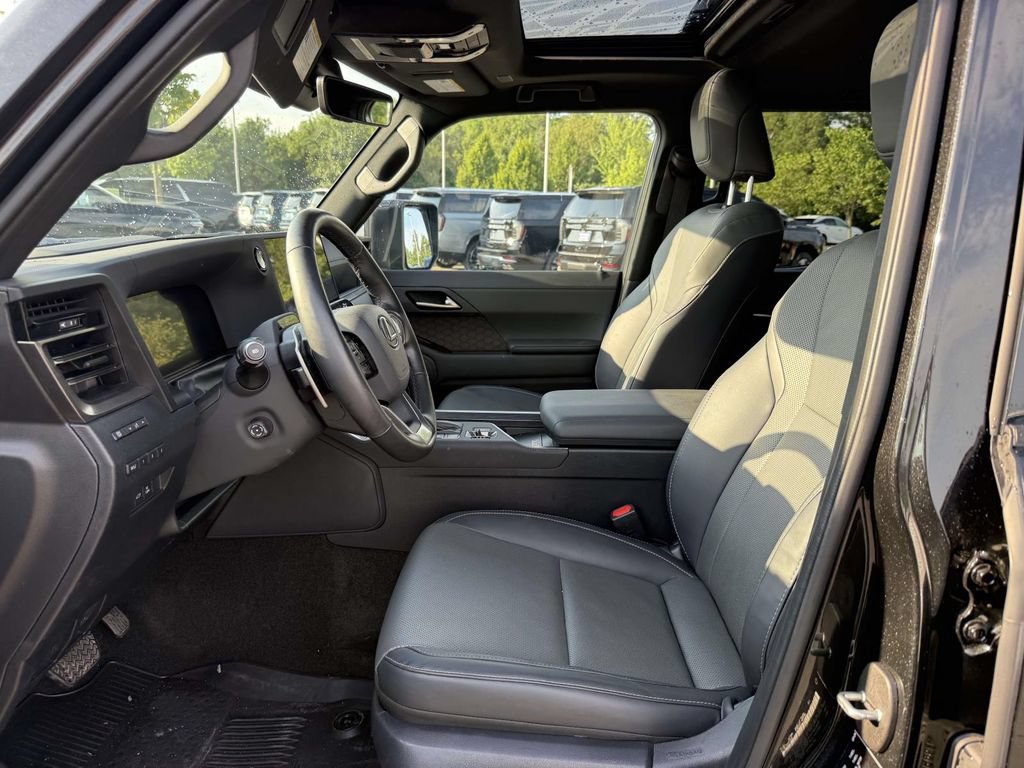 Used 2024 Lexus GX 550 w/ Accessory Package (Z1) AWD/4WD image 13