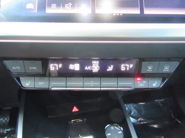 Used 2022 Audi Q4 e-tron Premium Plus w/ Premium Plus image 44