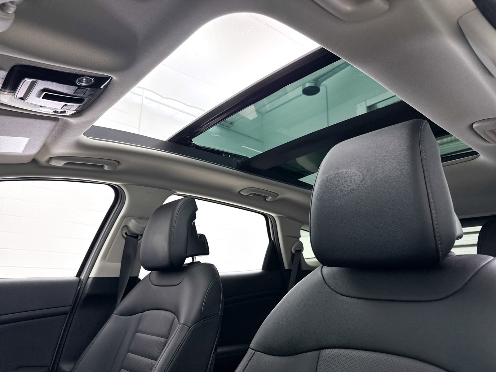 Certified 2025 Kia Sportage SX FWD image 3
