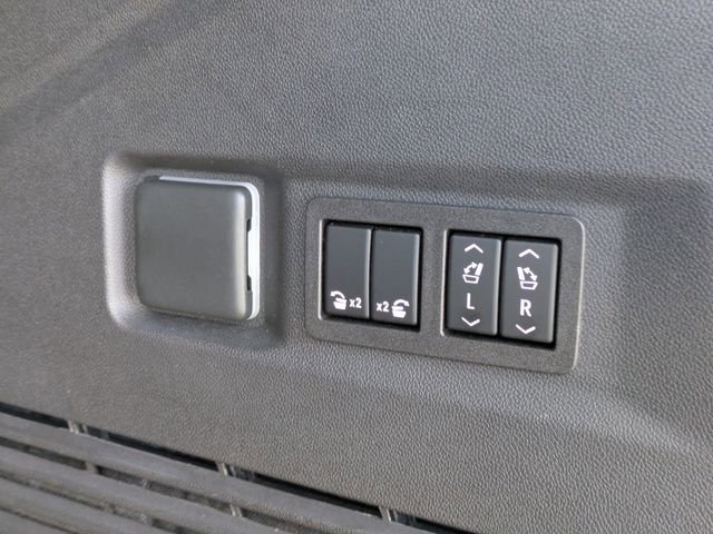 Used 2021 GMC Yukon Denali w/ Denali Ultimate Package image 14