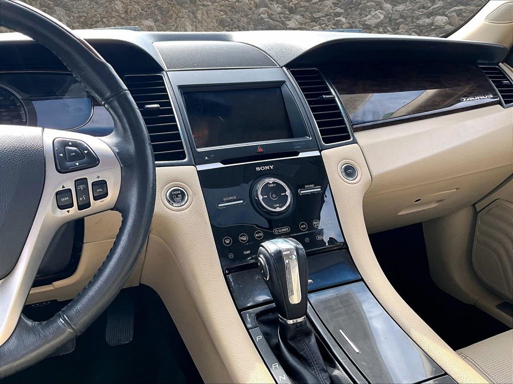 Used 2018 Ford Taurus Limited image 6
