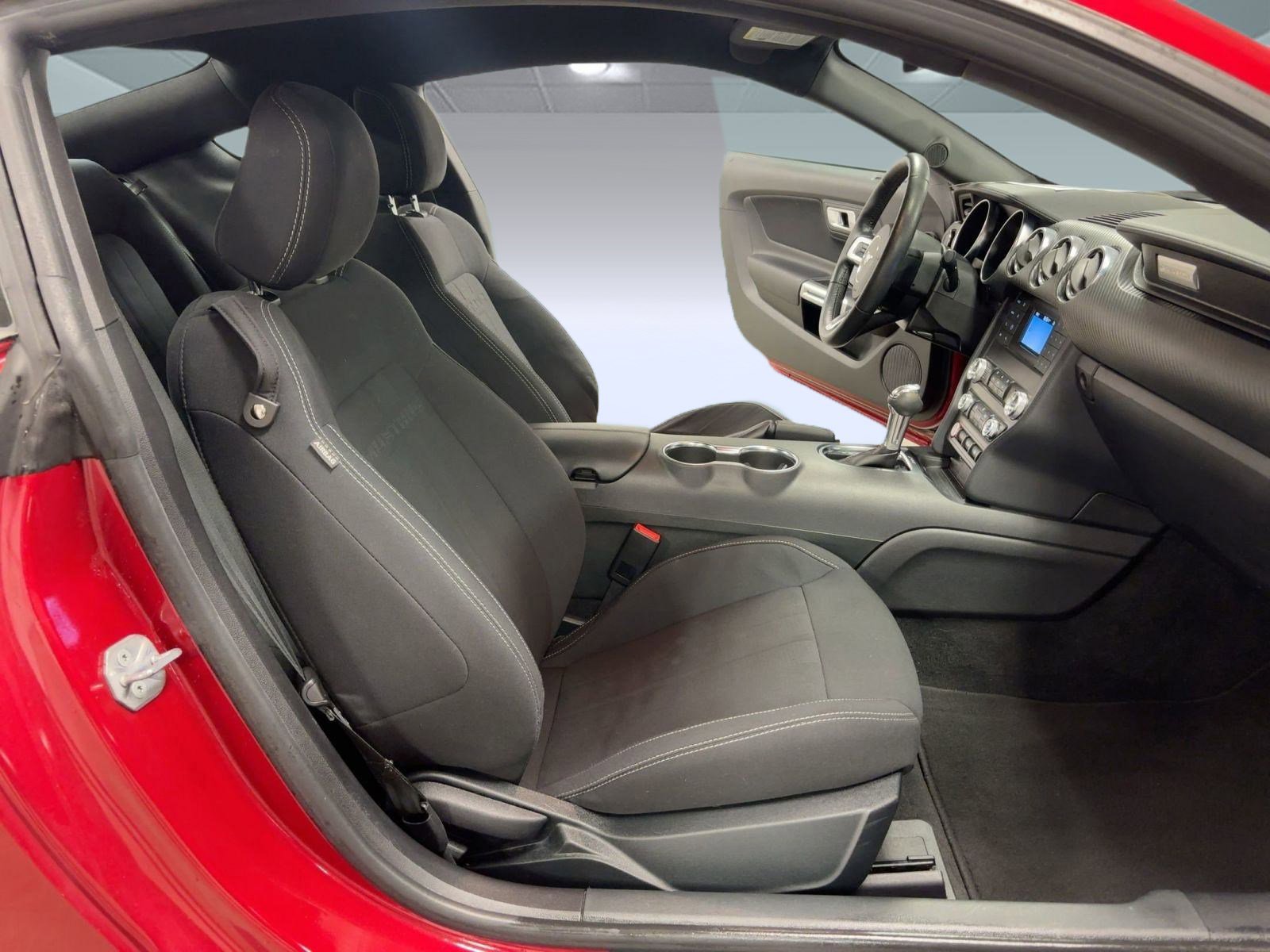 Used 2023 Ford Mustang EcoBoost image 31