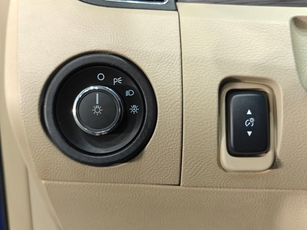 Used 2013 Ford Taurus SEL image 35